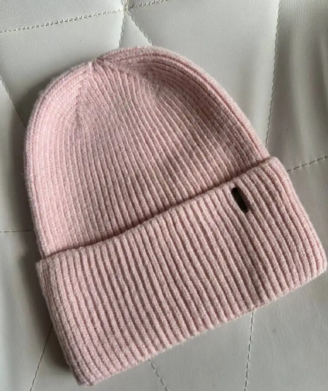 Женские шапки, две штуки - Головные уборы (Одежда) в Барнаул