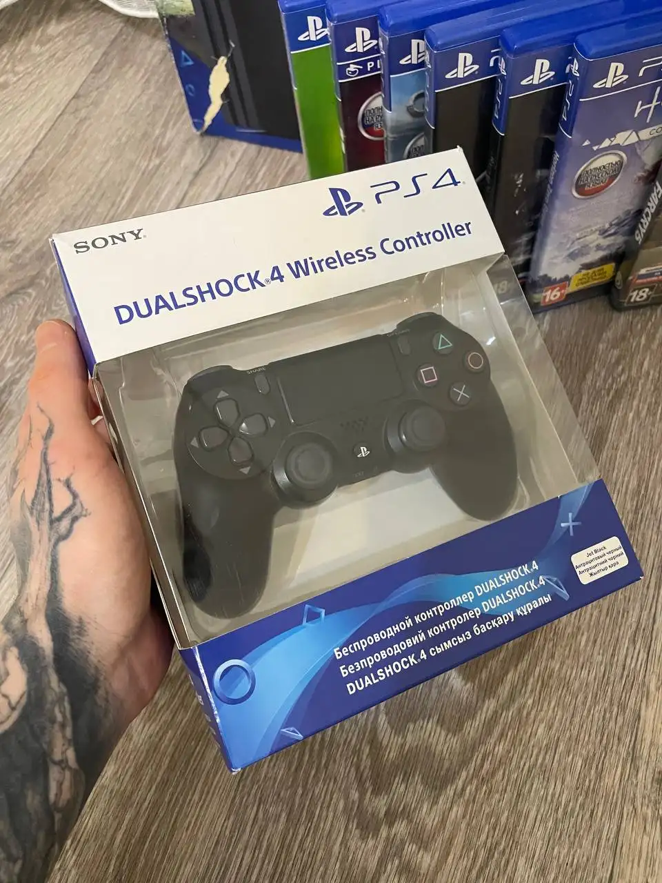 PlayStation 4 PRO с играми и аксессуарами - Игровые консоли (Электроника) в Барнаул