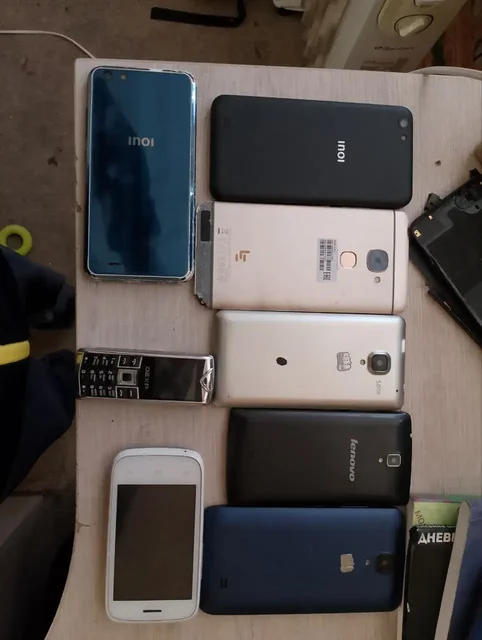 Продажа телефонов с поврежденным экраном - Электроника в Барнаул