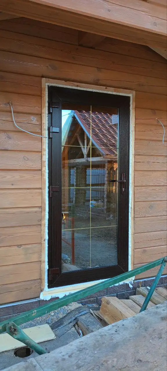 Установка пластиковых окон и дверей, отделка балконов - Ремонт и установка окон (Услуги) в Барнаул