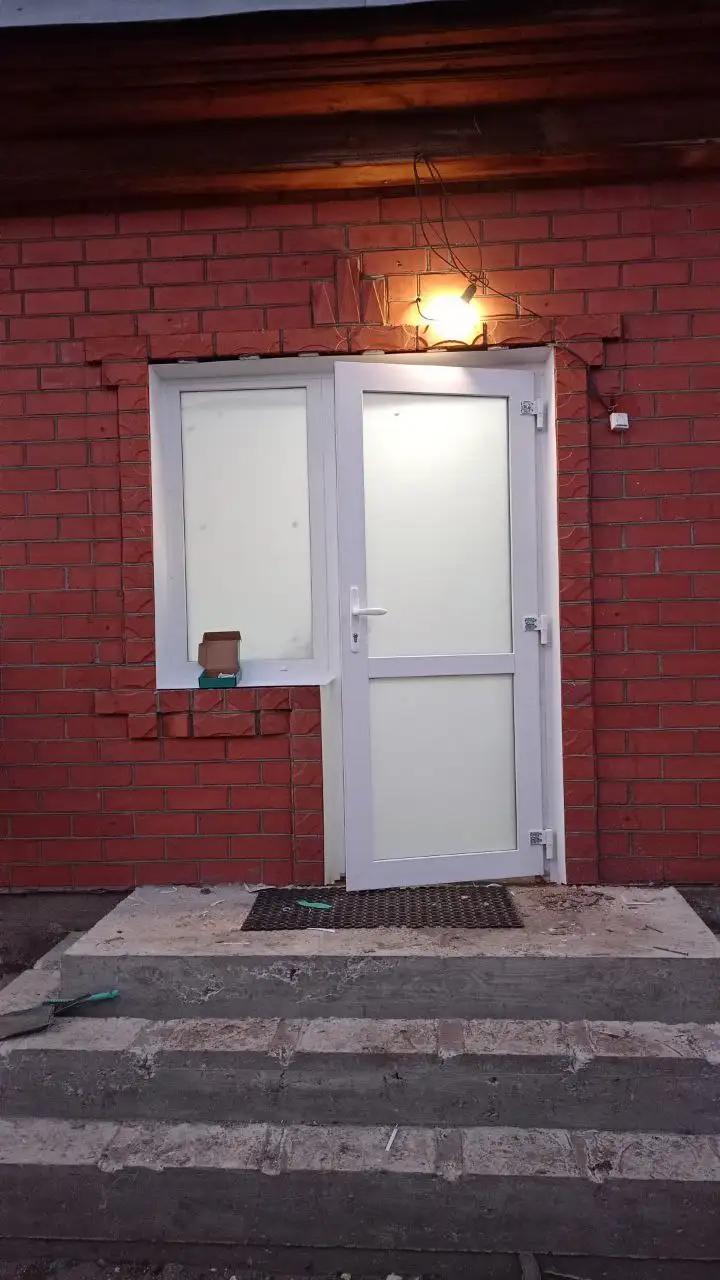 Установка пластиковых окон и дверей, отделка балконов - Ремонт и установка окон (Услуги) в Барнаул