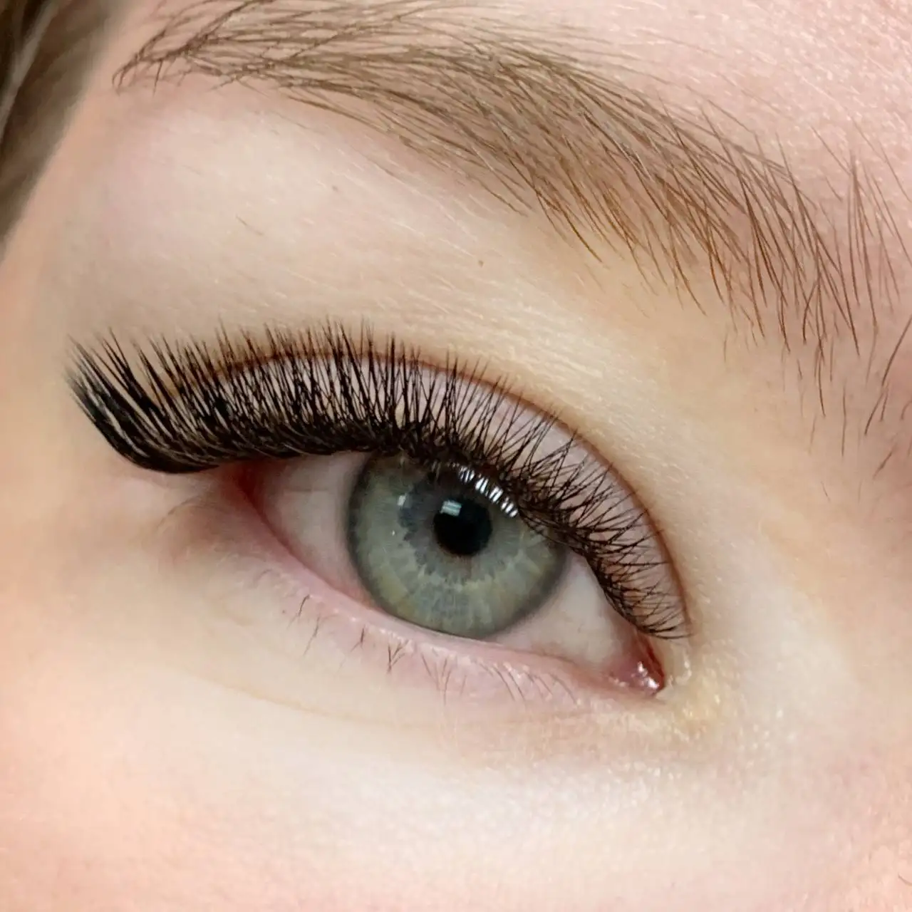 Наращивание ресниц и оформление бровей от мастера Виктории - Косметология (Услуги) в Барнаул