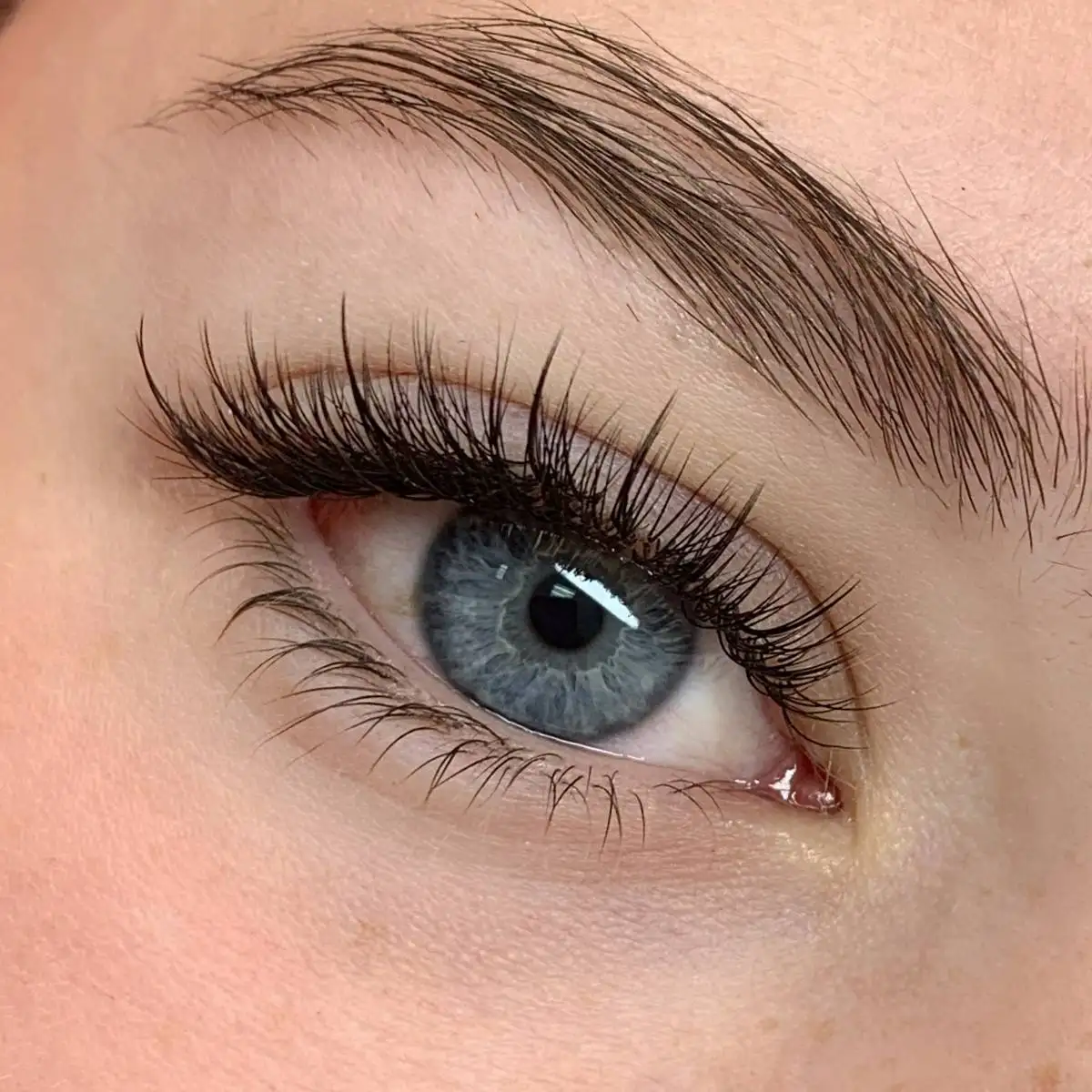 Наращивание ресниц и оформление бровей от мастера Виктории - Косметология (Услуги) в Барнаул