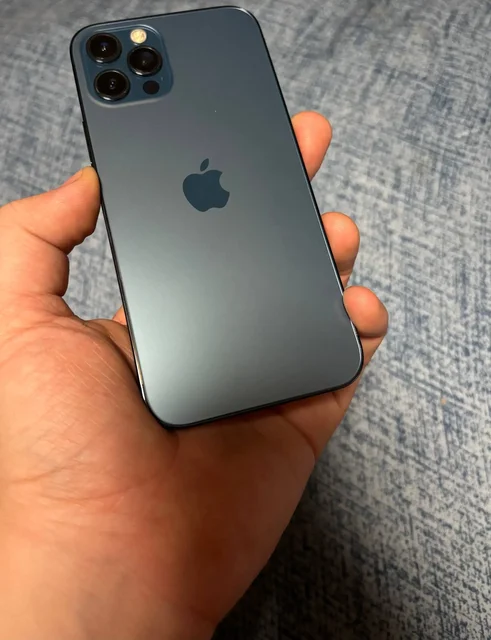 Продажа iPhone 12 Pro в отличном состоянии - Повербанки в Барнаул