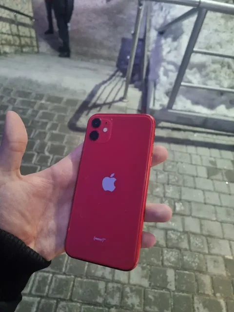 iPhone 11 64 ГБ красный с повреждениями - Повербанки в Барнаул