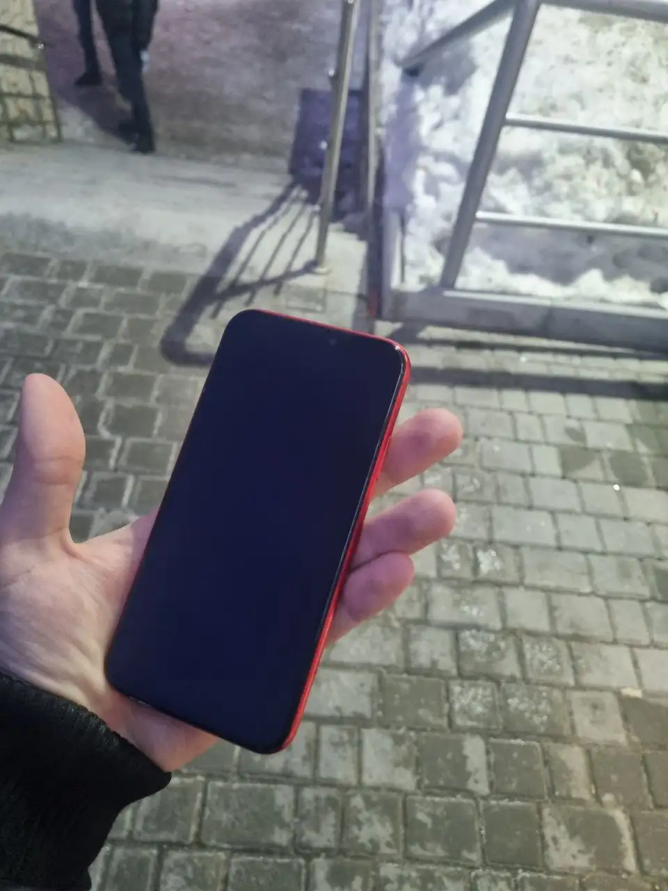 iPhone 11 64 ГБ красный с повреждениями - Смартфоны (Электроника) в Барнаул