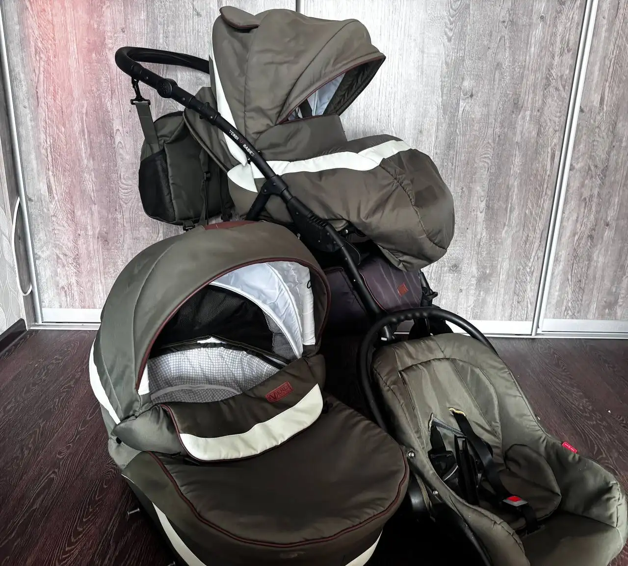 Продажа коляски Verdi 3 в 1 - Коляски (Товары для детей) в Барнаул