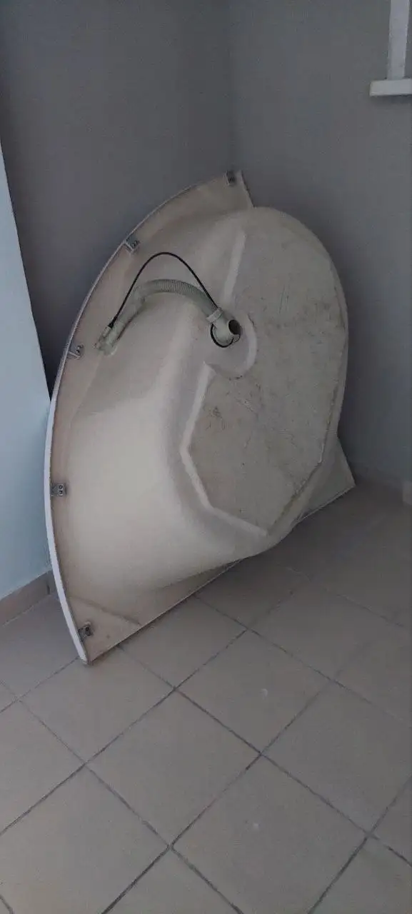 Акриловая ванна б/у с экраном и каркасом - Барахолка в Барнаул