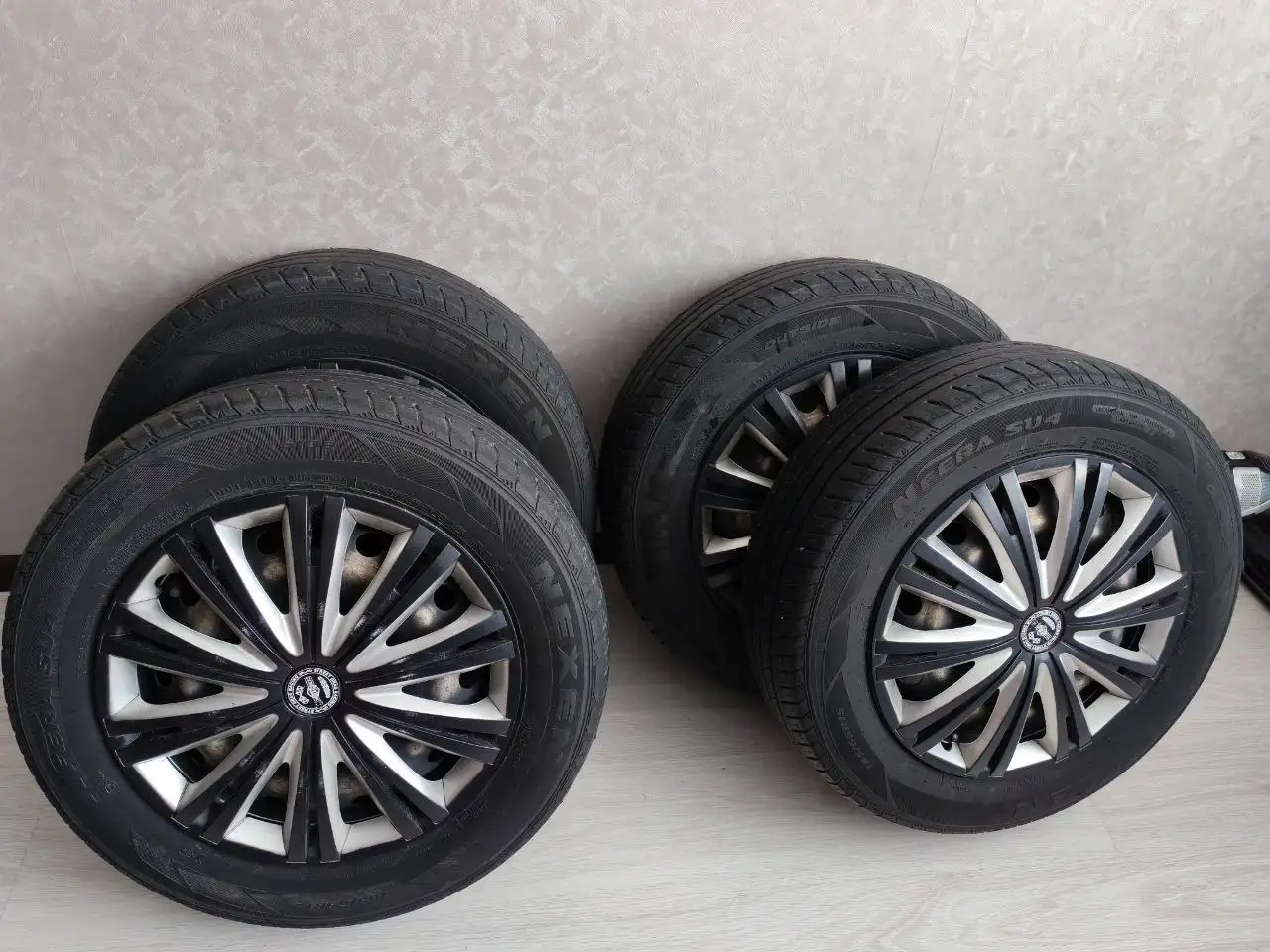 Штампованные диски с летней резиной Nexen N'fera SU4 R15 - Шины и диски (Запчасти) в Барнаул