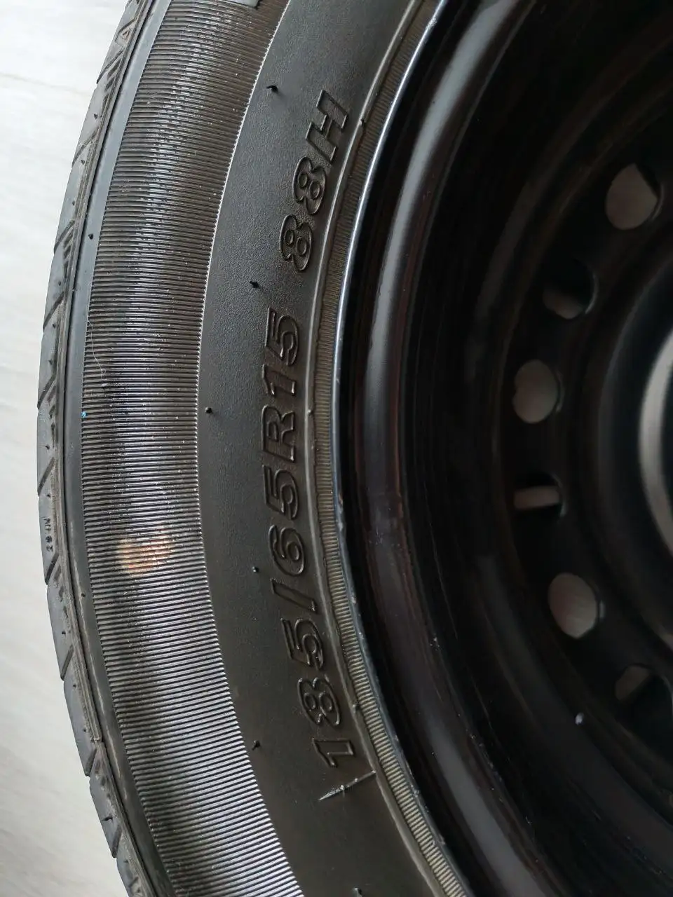 Штампованные диски с летней резиной Nexen N'fera SU4 R15 - Шины и диски (Запчасти) в Барнаул