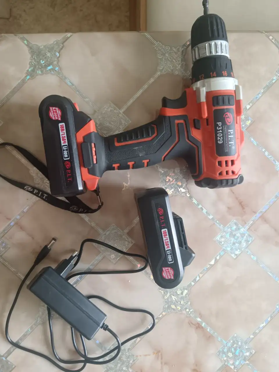 Продам в хорошем состоянии с подарком - Барахолка в Барнаул