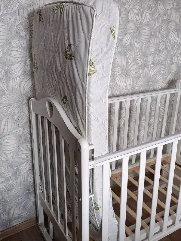 Продам детскую кроватку с матрасом - Кроватки (Товары для детей) в Барнаул