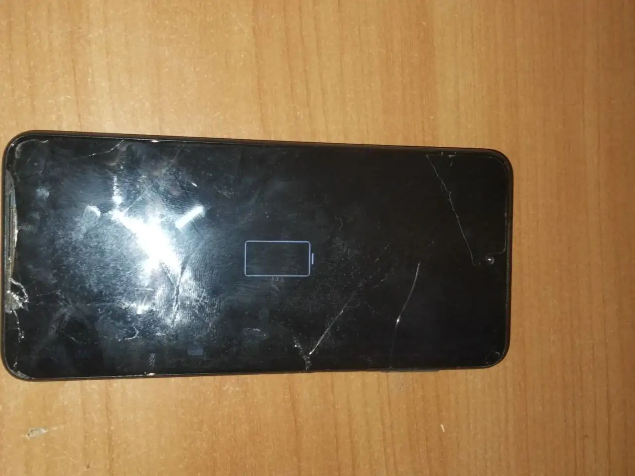 Продам рабочий дисплей с разбитым экраном - Мобильные телефоны и планшеты (Электроника) в Барнаул