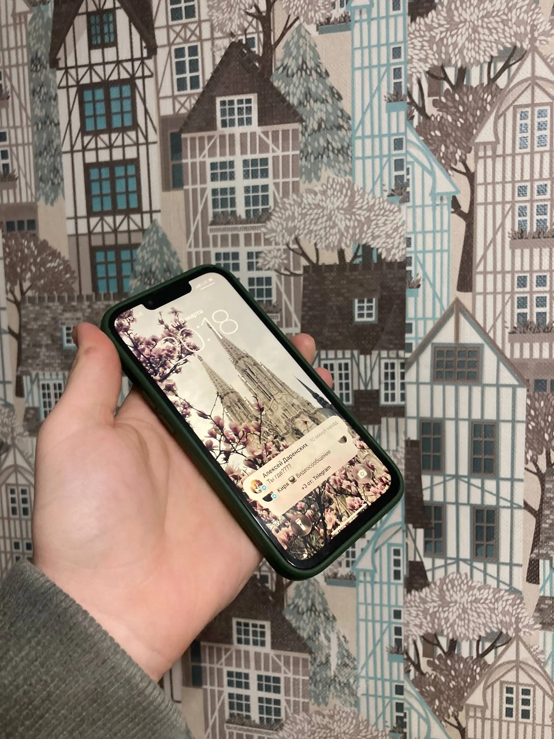 Продажа iPhone 13 с повреждениями - Смартфоны и телефоны (Электроника) в Барнаул