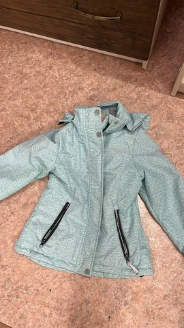 Курточка демисезон 122см - Варежки в Барнаул