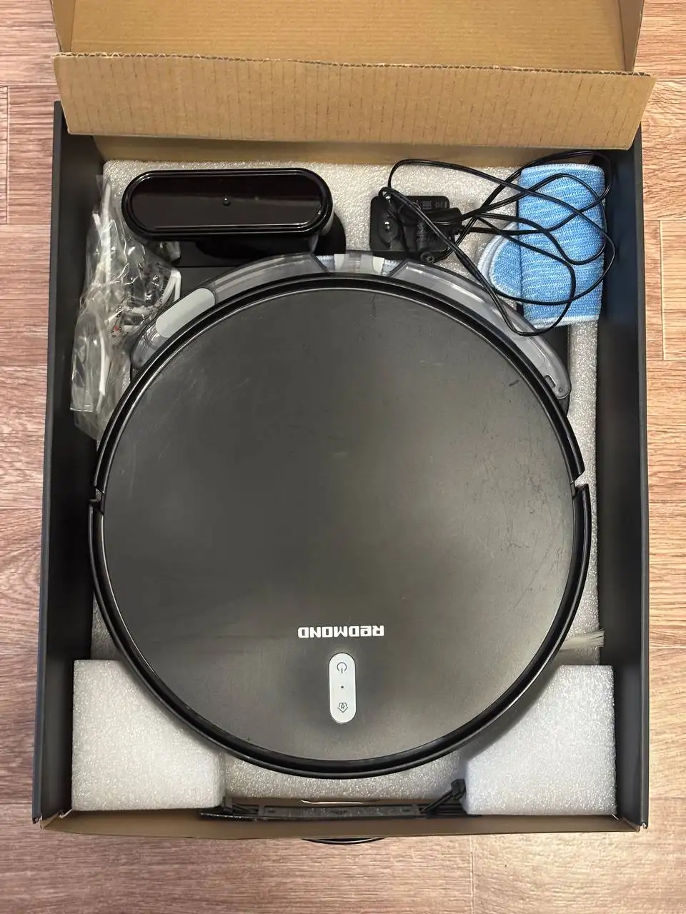 Робот-пылесос б/у с полным комплектом - Роботы-пылесосы (Электроника) в Барнаул