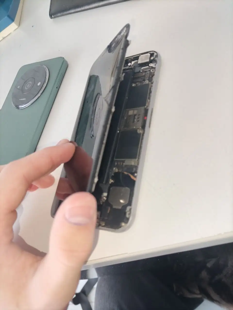 Продажа смартфонов Redmi A3 и iPhone S на запчасти - Смартфоны (Электроника) в Барнаул