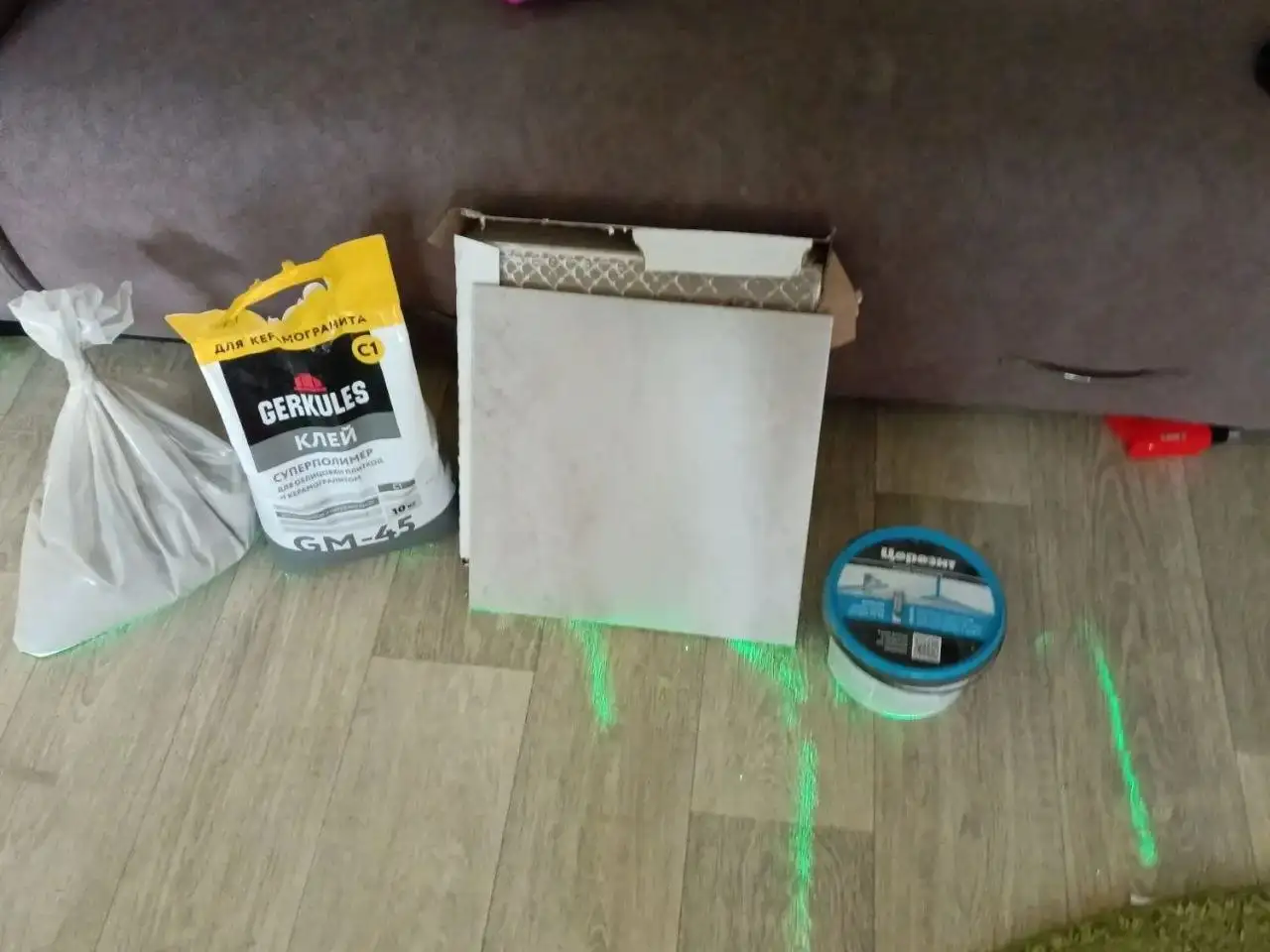 Продажа остатков напольной плитки с затиркой и клеем - Строительные материалы (Для дома и дачи) в Барнаул