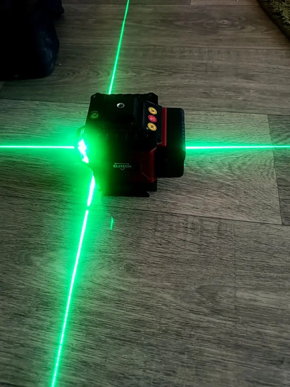 Продам лазерный нивелир - Инструменты (Барахолка) в Барнаул