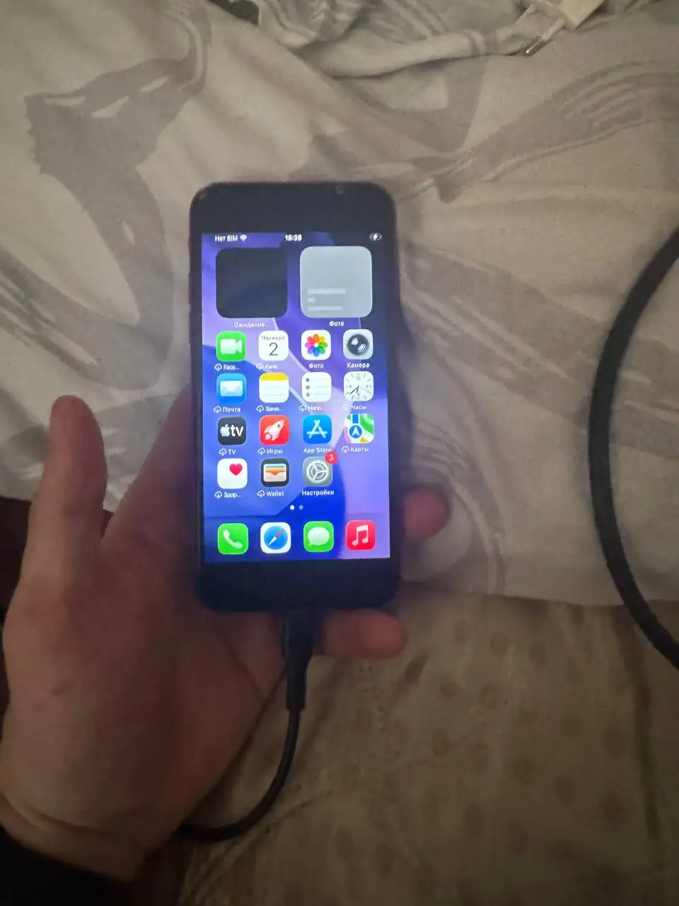 Айфон SE 2020 с трещиной на экране - Смартфоны (Электроника) в Барнаул