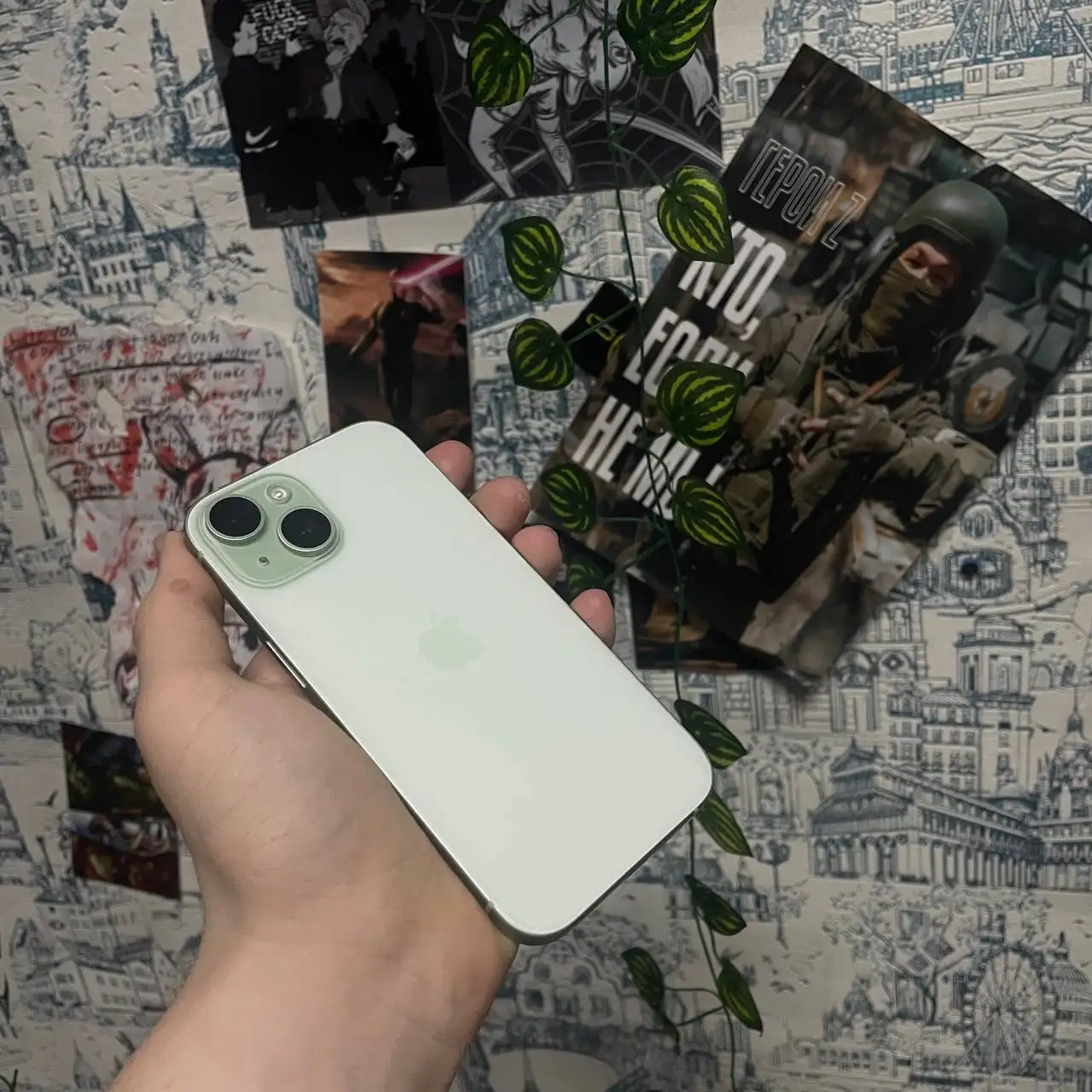 Айфон 15 128 ГБ с царапинами на экране - Смартфоны (Электроника) в Барнаул