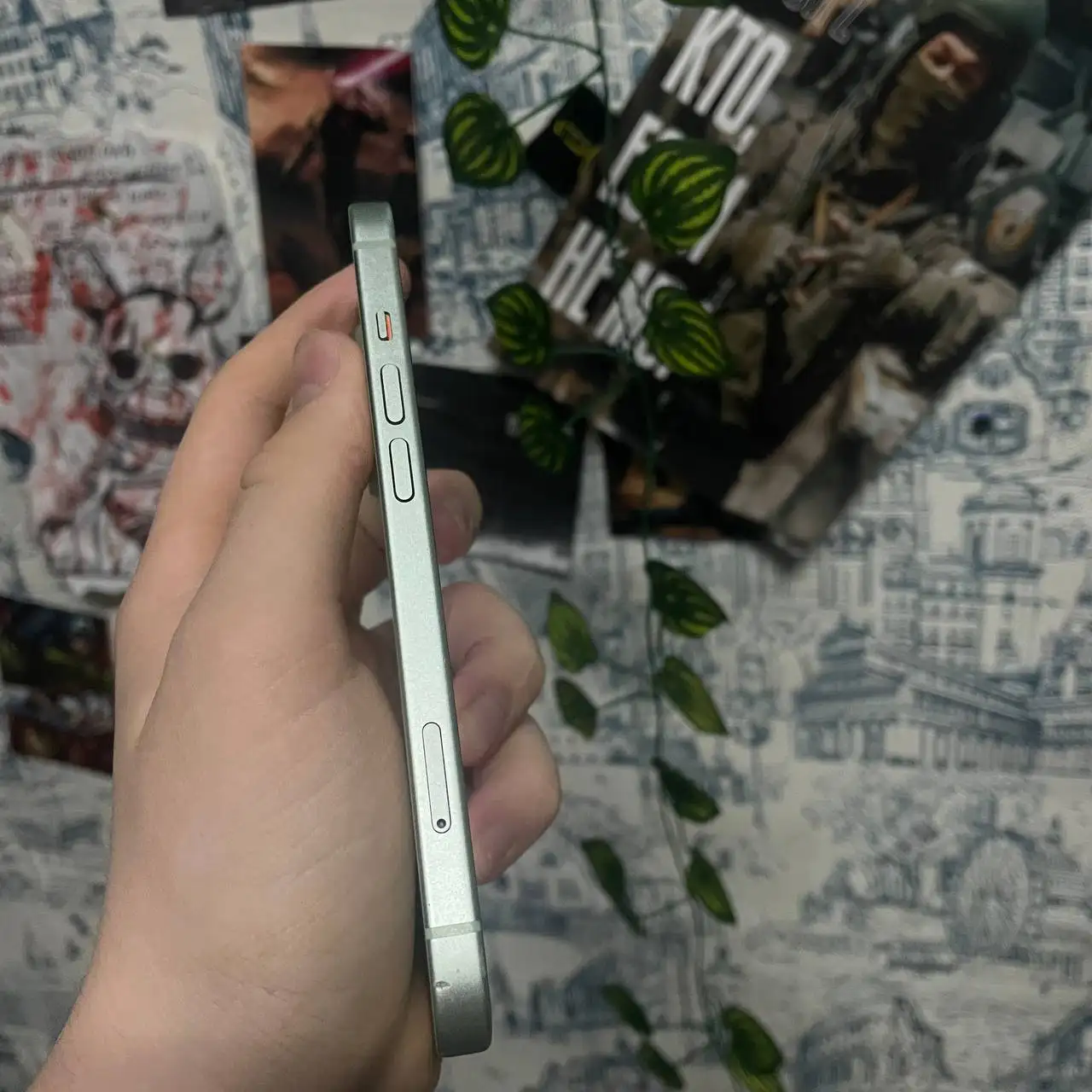 Айфон 15 128 ГБ с царапинами на экране - Смартфоны (Электроника) в Барнаул