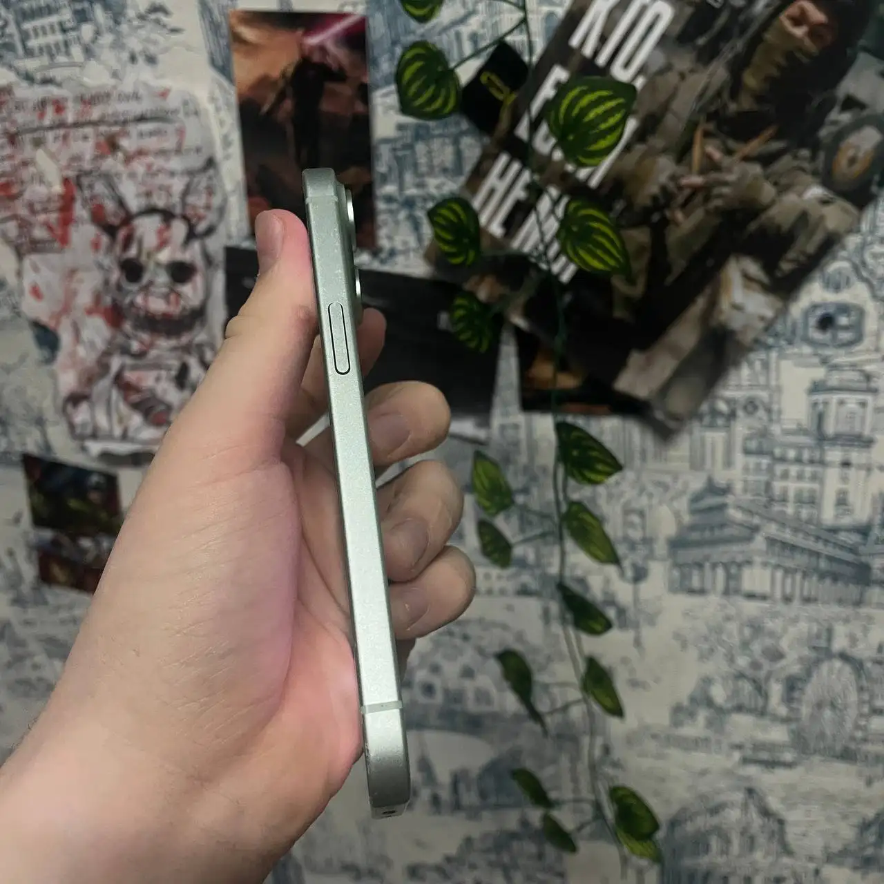 Айфон 15 128 ГБ с царапинами на экране - Смартфоны (Электроника) в Барнаул