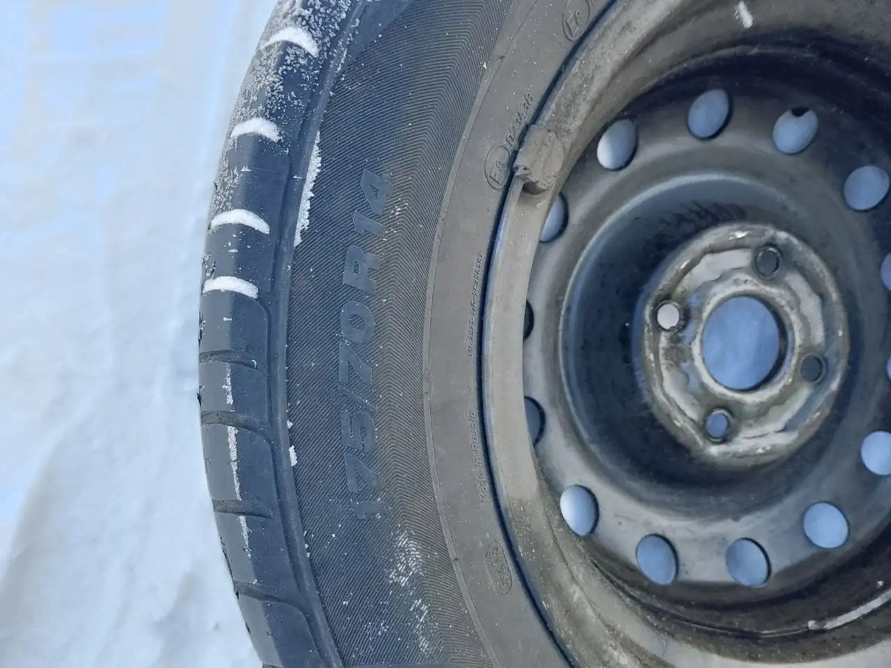 Колёса R14 с шинами Viatti Srada Asimmetrico и штампованными дисками - Запчасти (Авто) в Барнаул