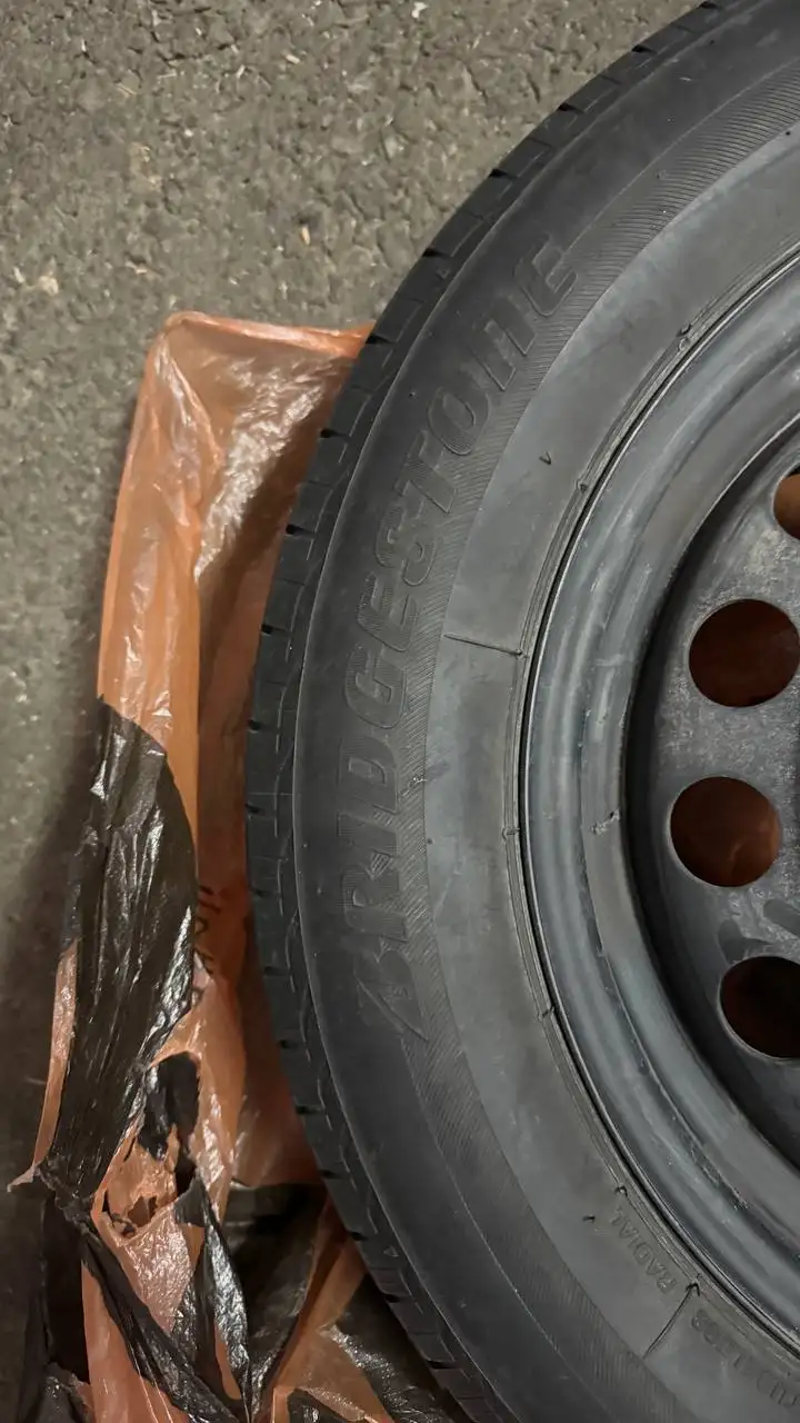 Летняя резина Bridgestone Nextry Ecopia 175/65/15 с дисками - Шины и диски (Запчасти) в Барнаул