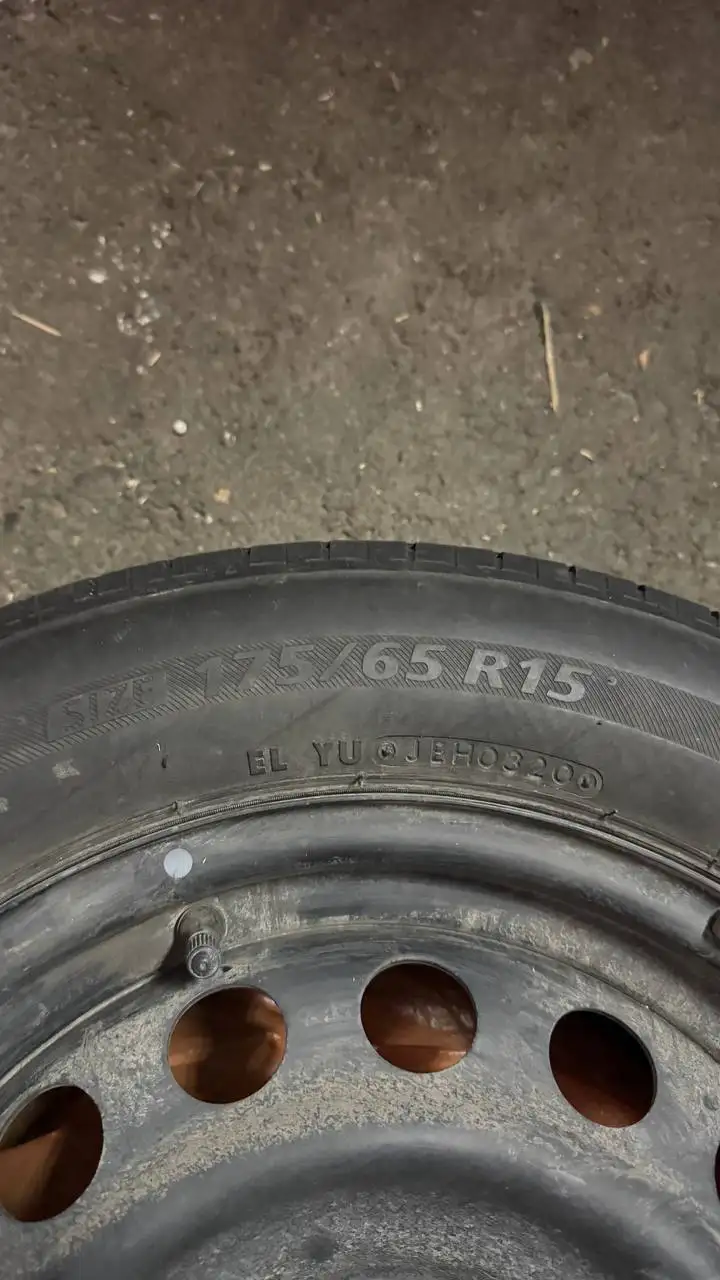 Летняя резина Bridgestone Nextry Ecopia 175/65/15 с дисками - Шины и диски (Запчасти) в Барнаул