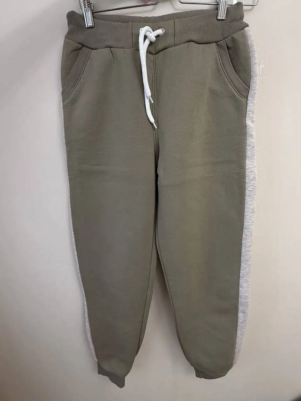 Костюм тройка, новый, не носили, 50 размер - Мужская одежда (Одежда) в Барнаул