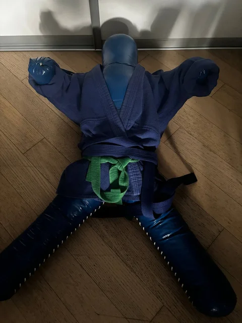 Продам манекен для единоборств с кимоно - Коллекционные фигурки в Барнаул