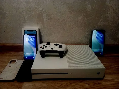 Продажа iPhone 12, iPhone 12 Pro Max и Xbox One S - Смартфоны и игровые консоли в Барнаул