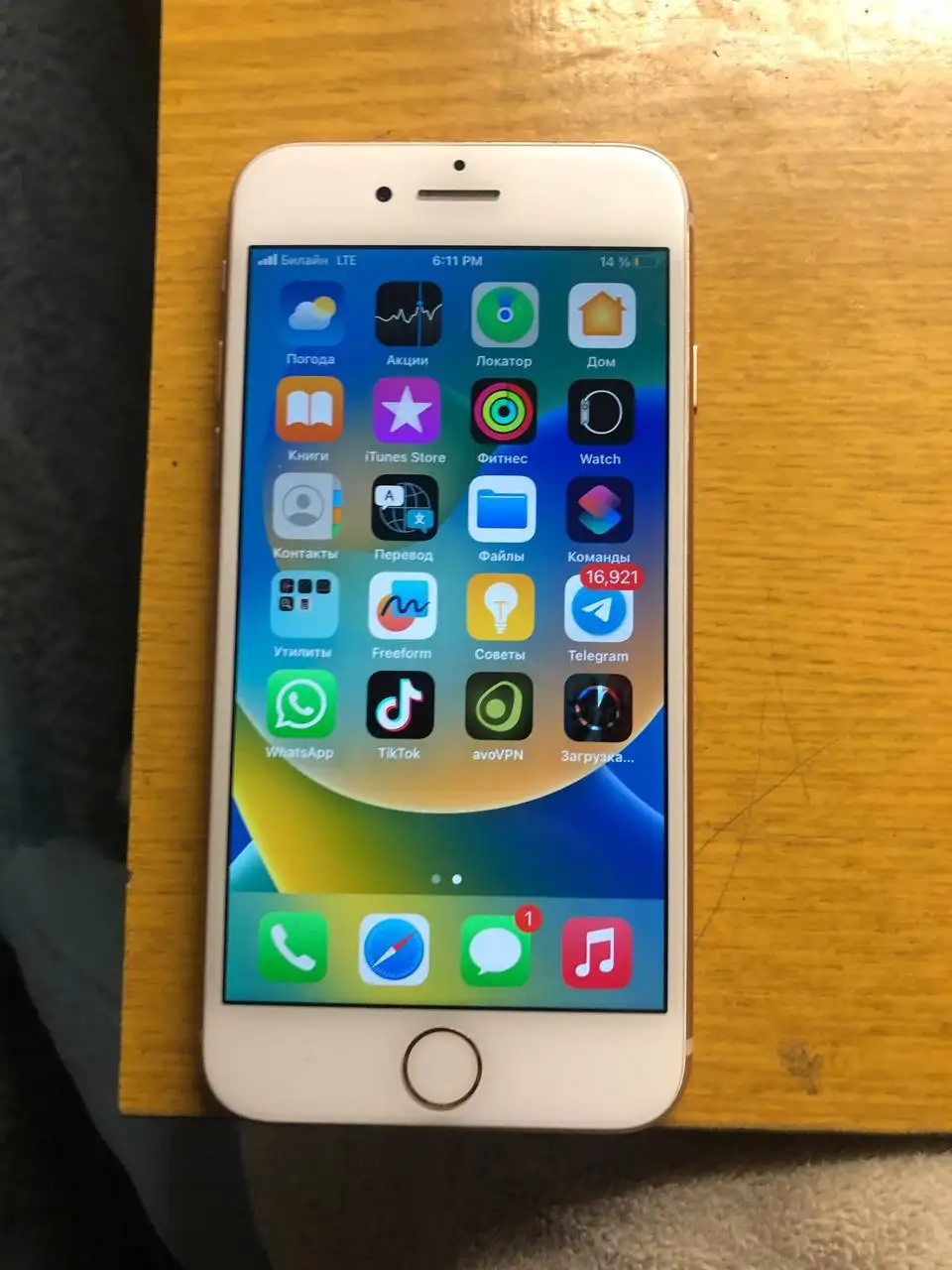 Монитор 75 Гц и iPhone 8 - Электроника в Барнаул