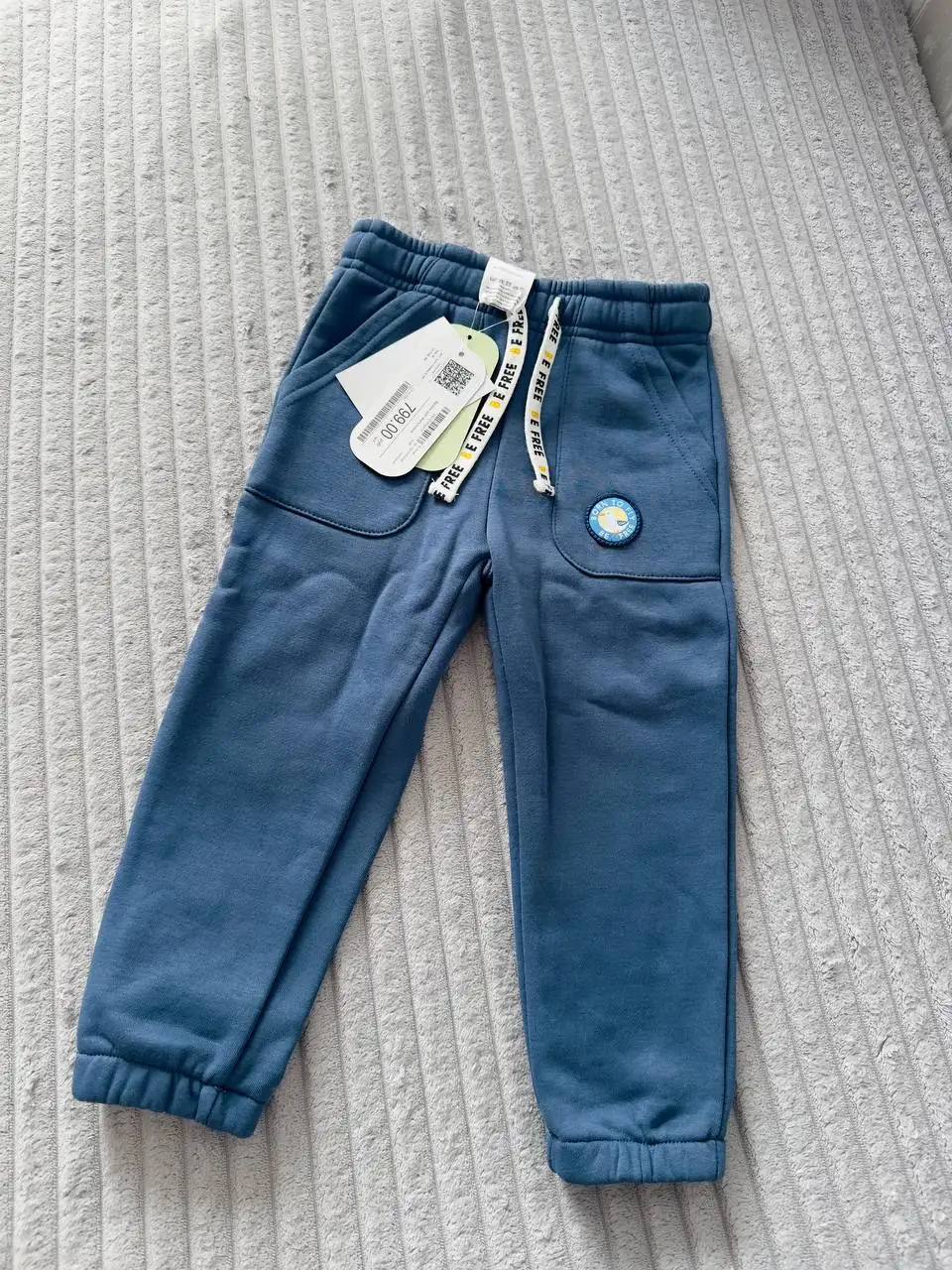 Продам новые спортивные штаны на мальчика, размер 92 - Одежда (Барахолка) в Барнаул