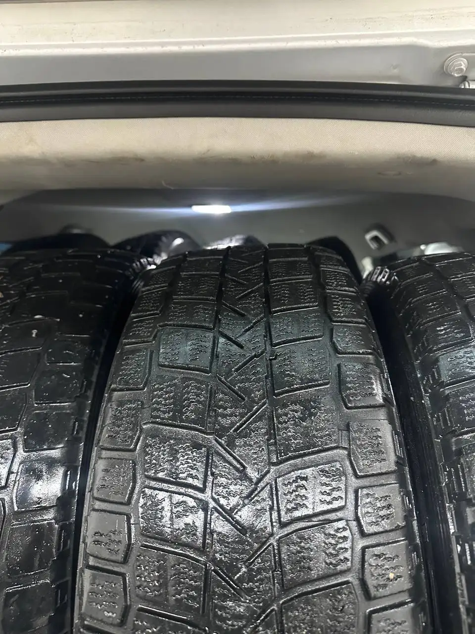 Шины Maxxis 225/65 R17 липучка - Шины (Запчасти) в Барнаул