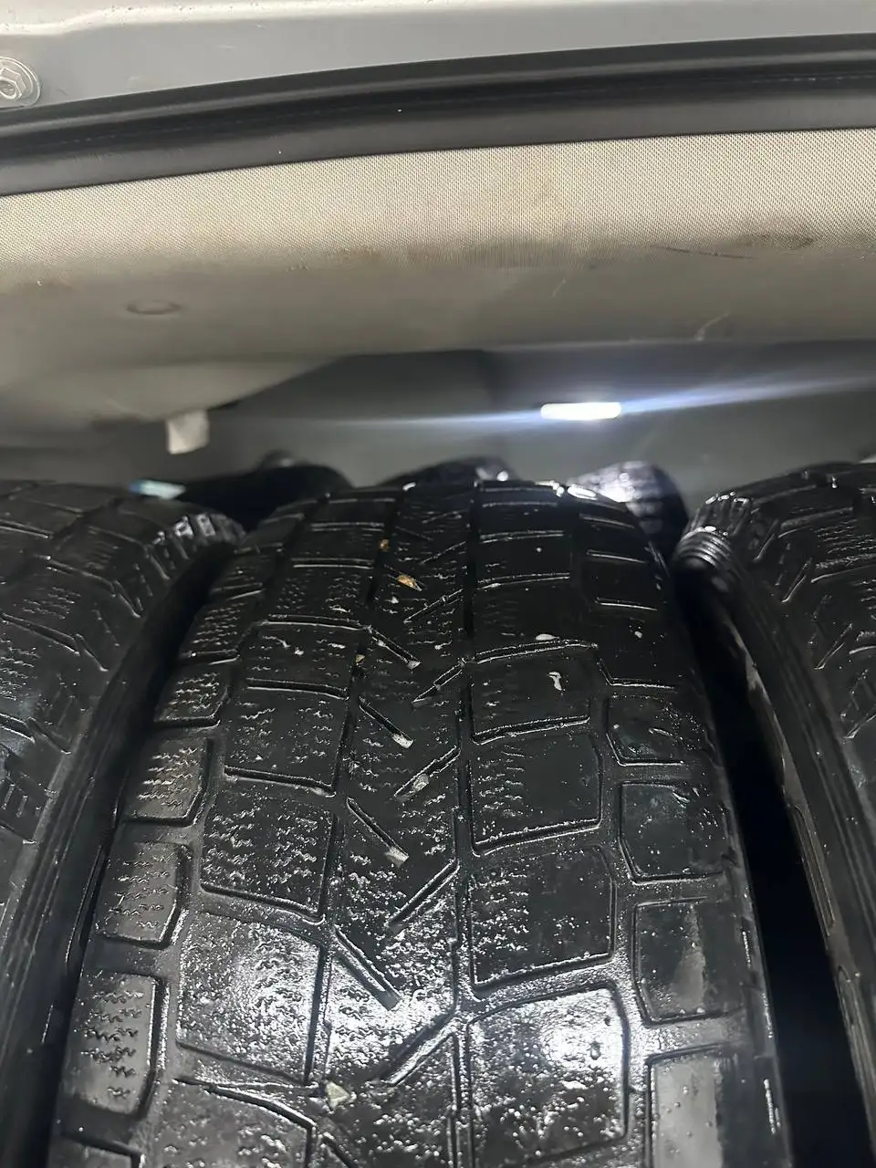 Шины Maxxis 225/65 R17 липучка - Шины (Запчасти) в Барнаул