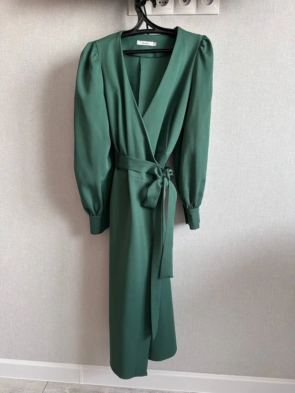 Продам платья размер 48 - Платья (Одежда) в Барнаул