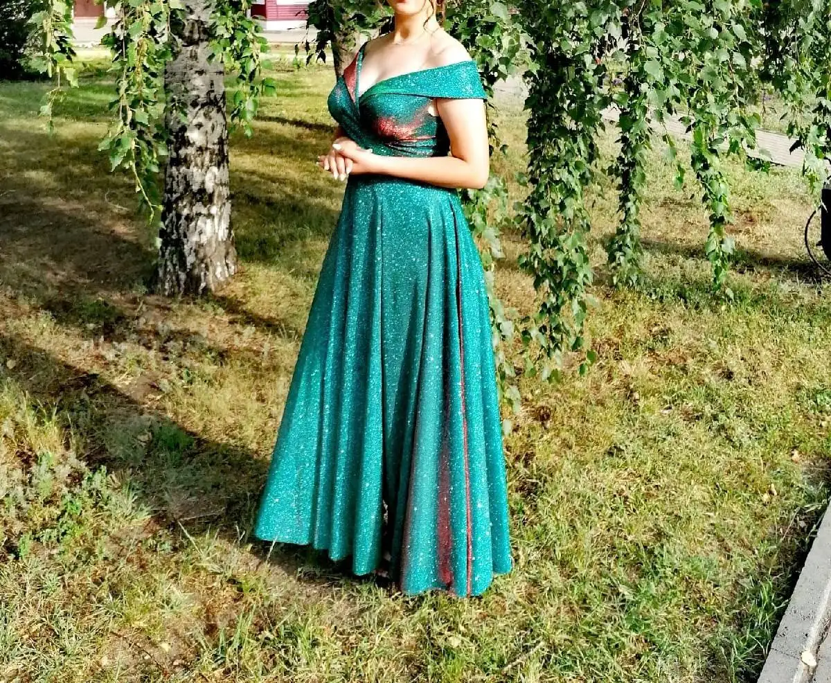 Продам платье выпускное размер 48 - Платья (Одежда) в Барнаул