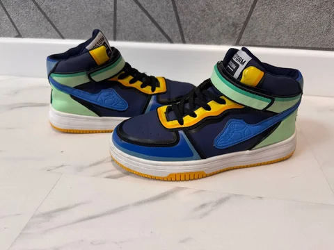 Кроссовки размер 35 - Платья в Барнаул