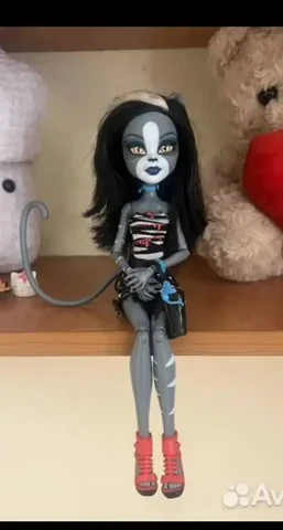 Продам куклу Монстер Хай с подставкой - Ярмарка в Барнаул