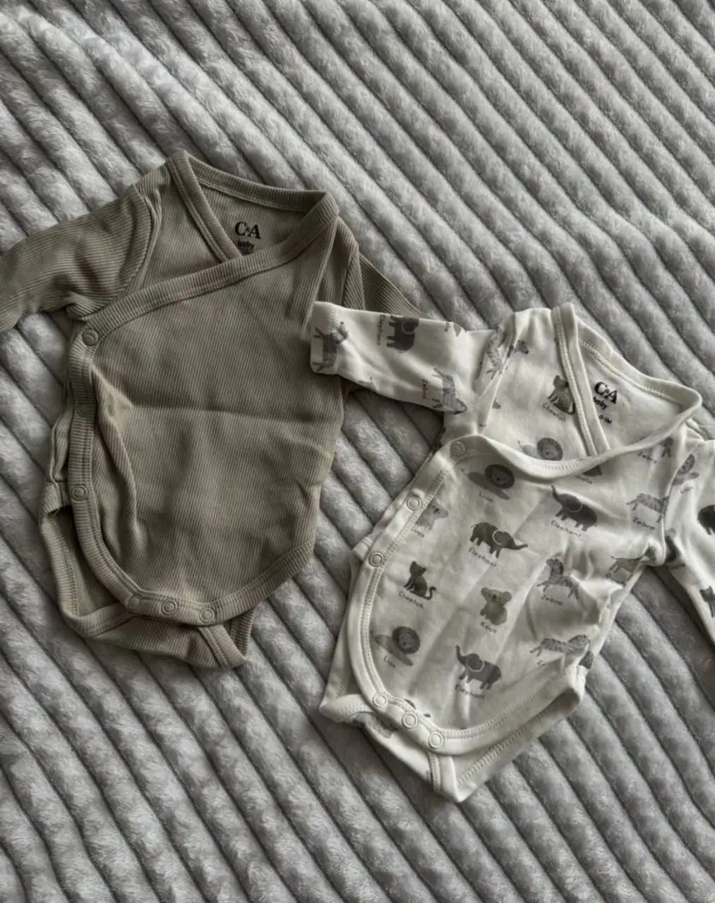 Боди, подушка для беременных и подушка-позиционер для новорожденных - Барахолка в Барнаул