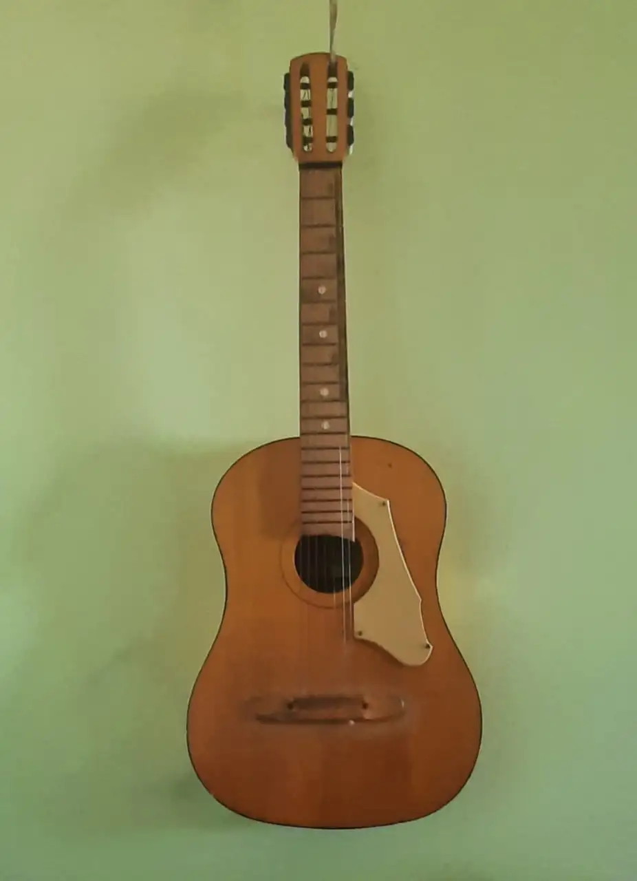 Продам семиструнную гитару 1971 года - музыкальные инструменты (Хобби и отдых) в Барнаул