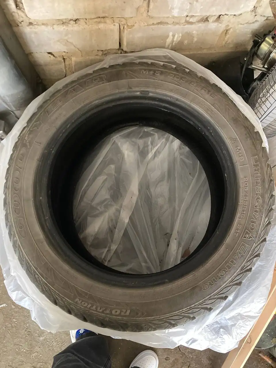 Продажа зимней резины Dunlop 16 - Шины (Авто) в Барнаул