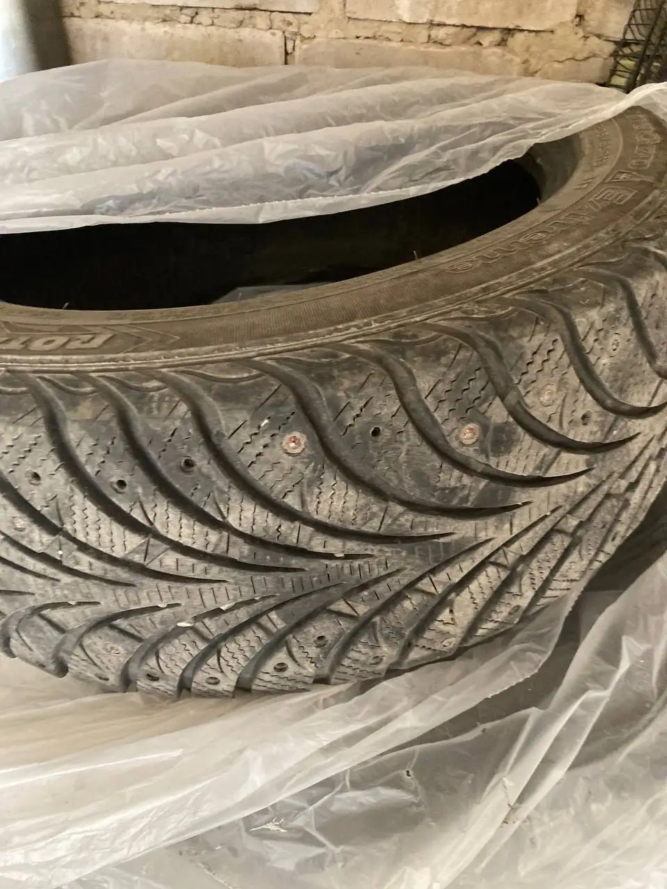 Продажа зимней резины Dunlop 16 - Шины (Авто) в Барнаул
