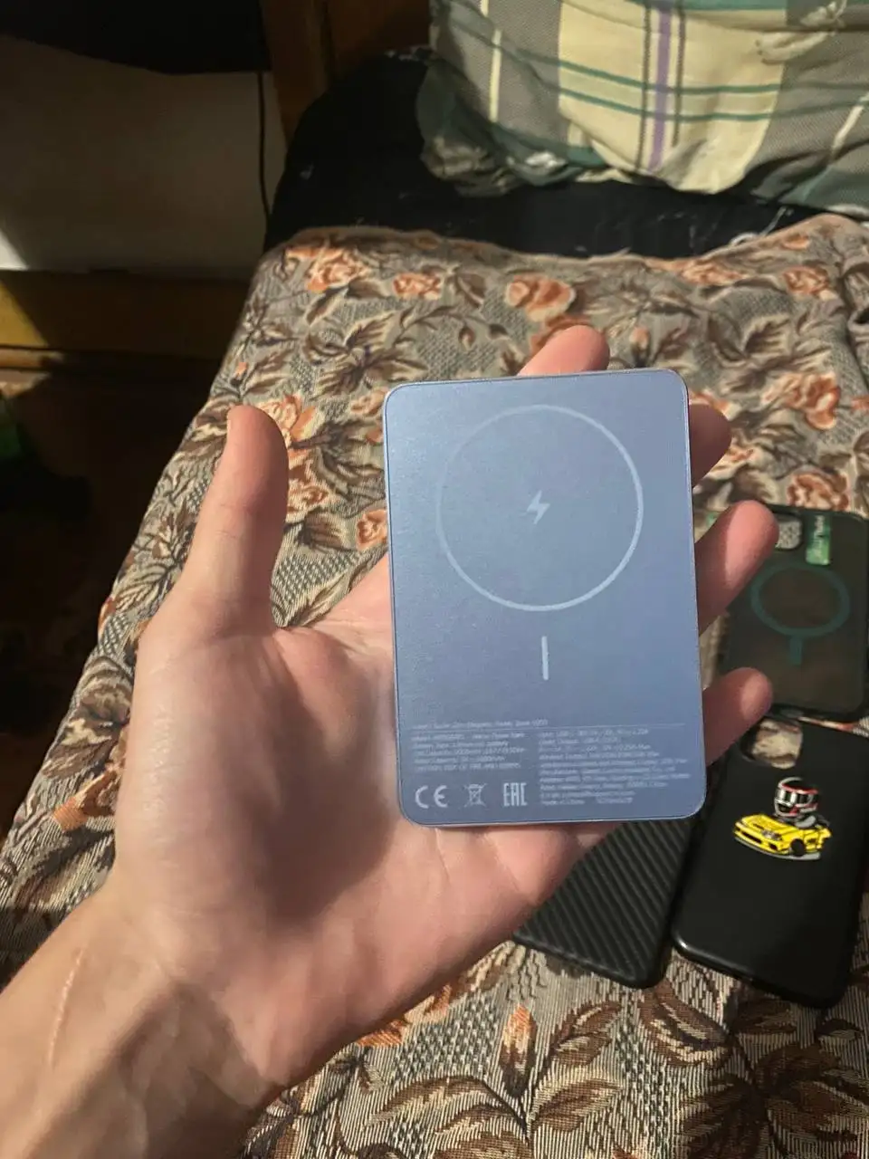 Продажа iPhone (номер незаметен) с неработающим Face ID и повербанком - Электроника в Барнаул