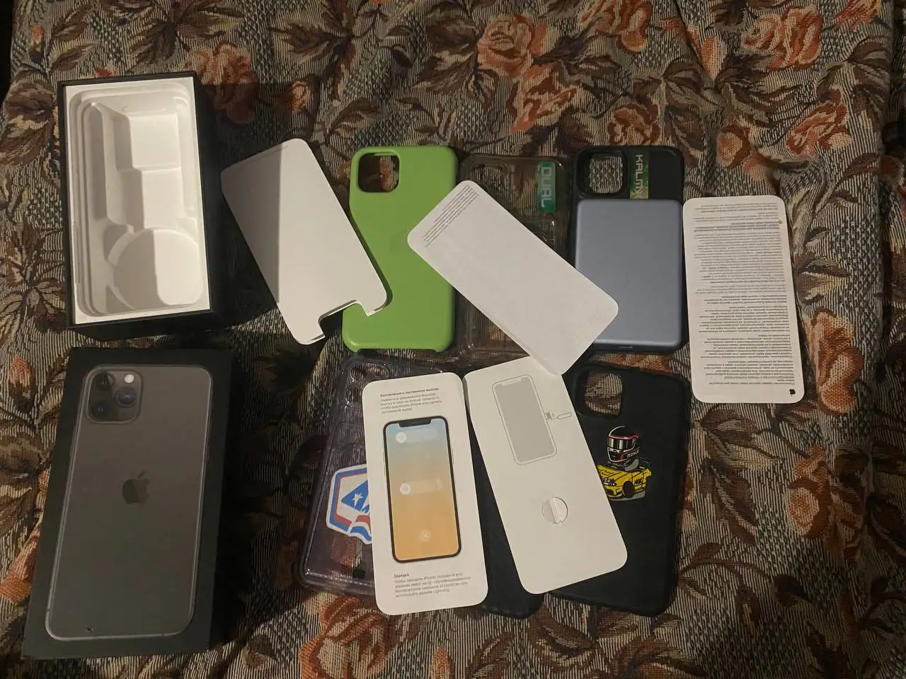 Продажа iPhone (номер незаметен) с неработающим Face ID и повербанком - Электроника в Барнаул