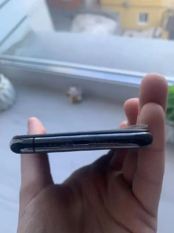 Продажа iPhone (номер незаметен) с неработающим Face ID и повербанком - Электроника в Барнаул