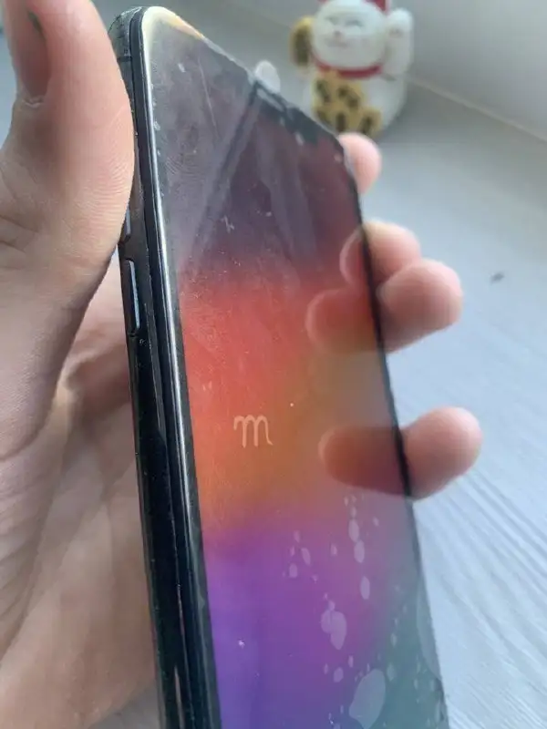 Продажа iPhone (номер незаметен) с неработающим Face ID и повербанком - Электроника в Барнаул