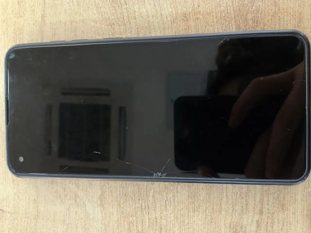 Продам Samsung Galaxy A21s 64GB с треснутым экраном - Смартфоны (Электроника) в Барнаул